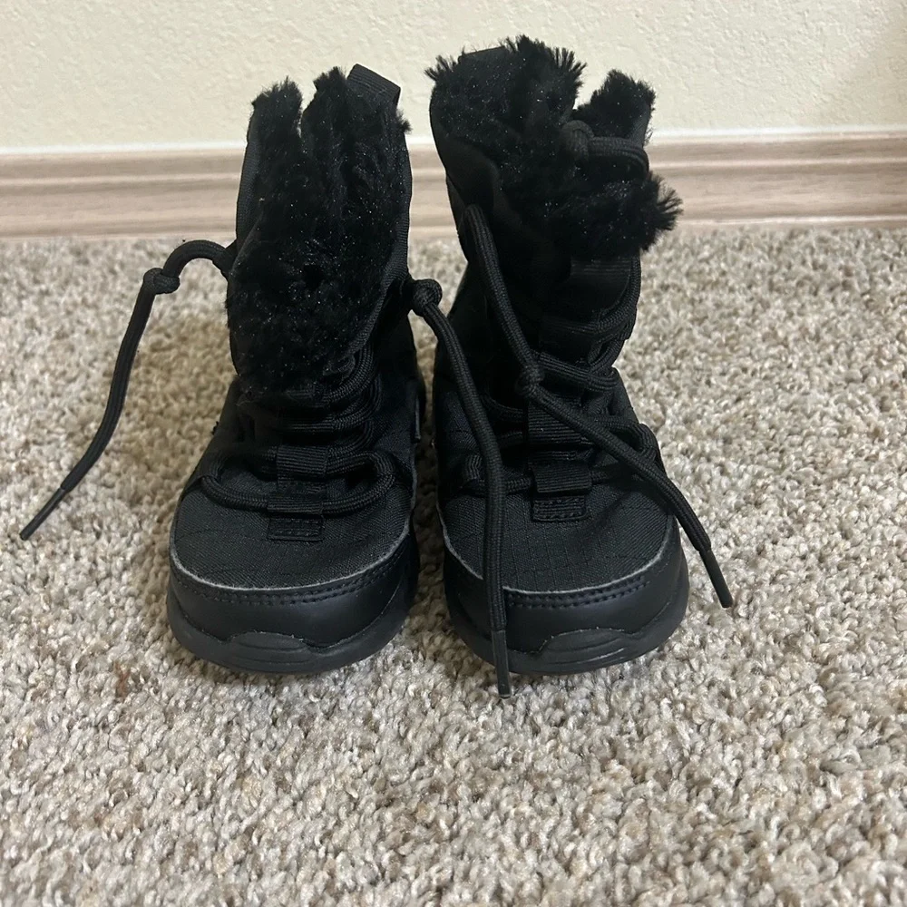 Toddler Nike Venture Black Fur Boot Unisex Size 8C Lace Up Outdoor Winter Snow